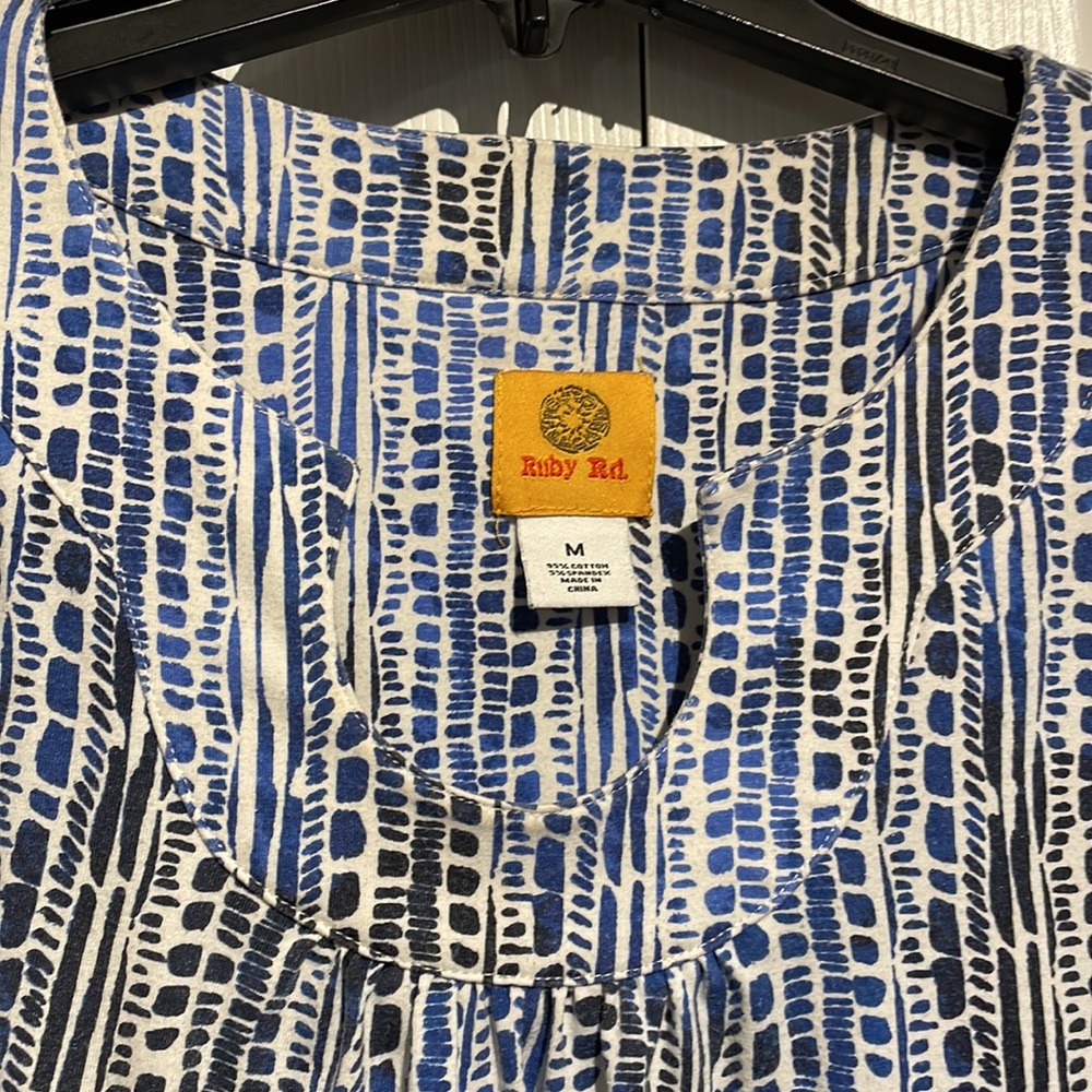 Ruby Rd. Blue patterned top size medium - Picture 2 of 3